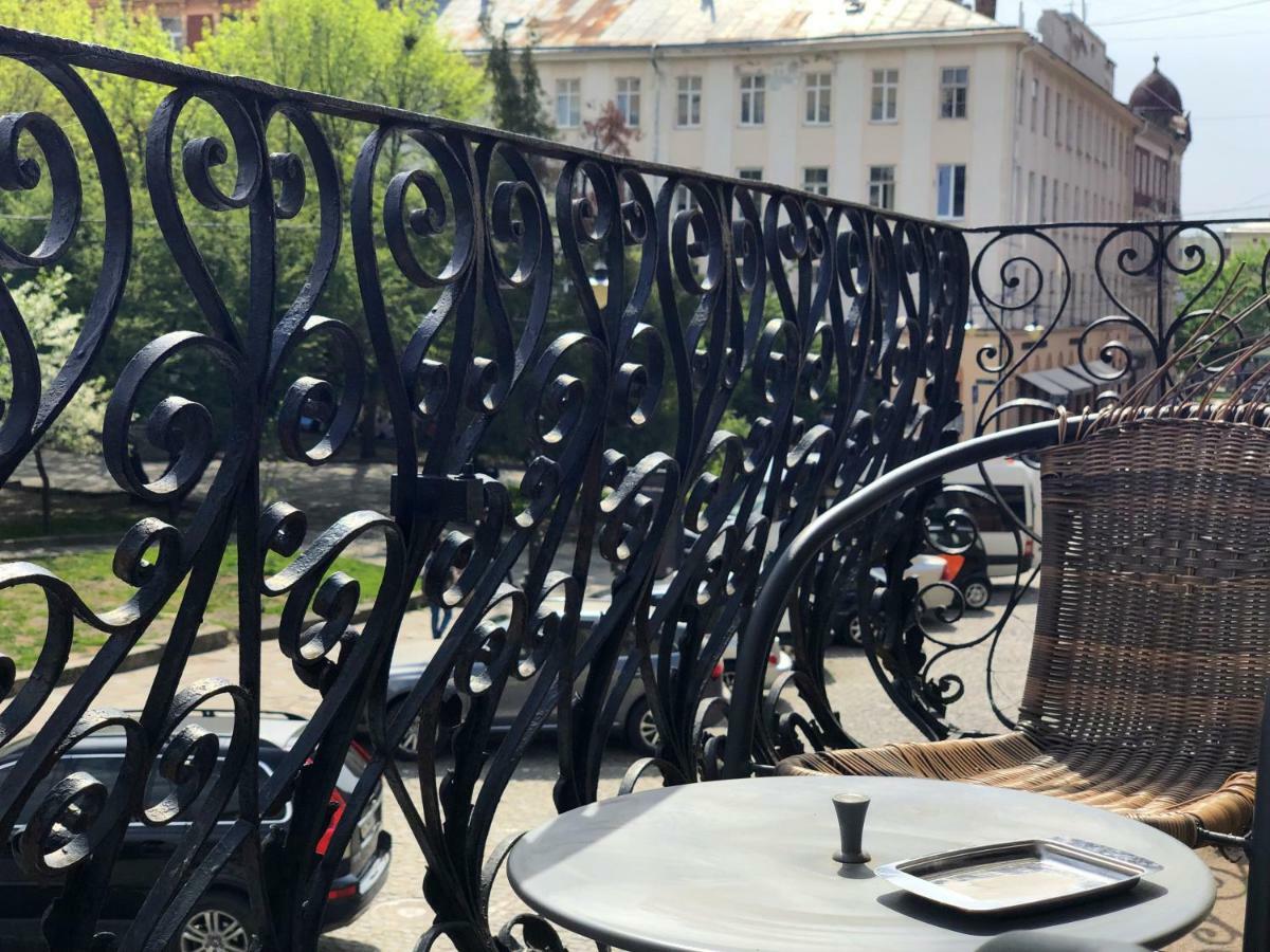 Romantic Apartments - Оn Valova Street Lviv Exterior photo